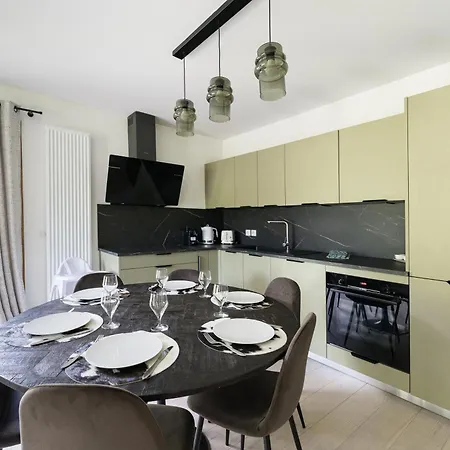 アパート Sunny - Luxury Flat With Services メジェーヴ